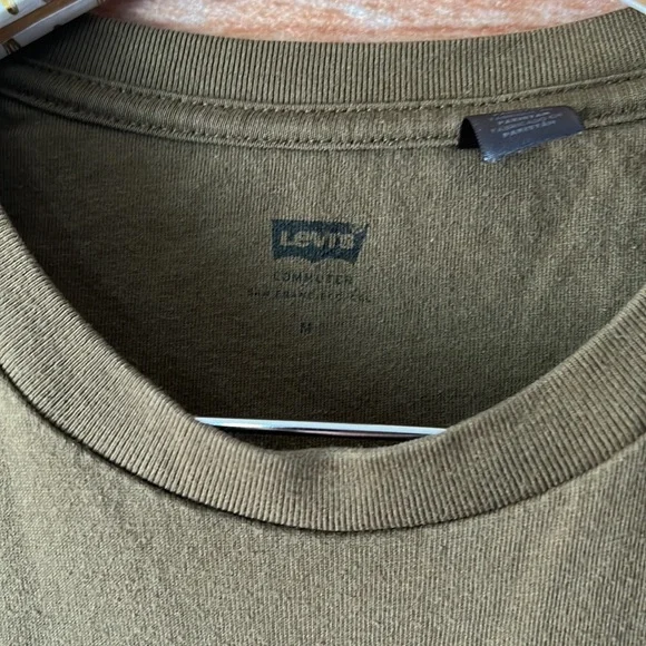 Levi’s Olive Green T Shirt - Picture 3 of 3